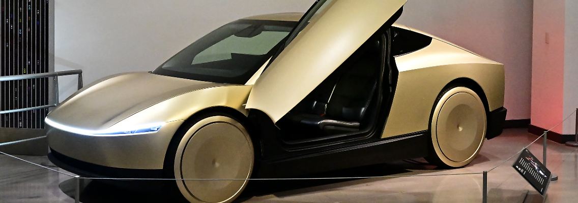 AFP__20241204__36PA6BC__v1__HighRes__UsAutomobileMuseumTransportTesla.jpg