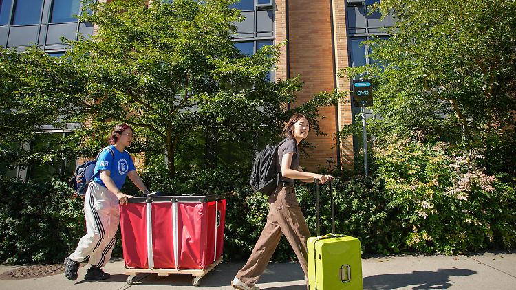Kanadische Unis stellen sowohl einen Anstieg von Bewerbungen durch US-Bürger als auch von internationalen Studenten, die in den USA leben, fest.