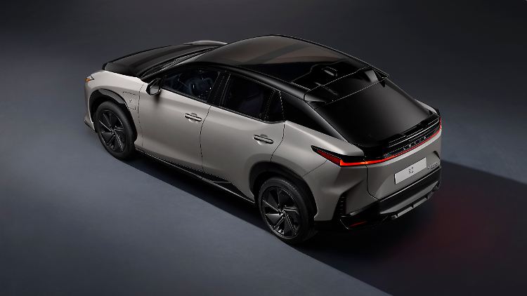 Mit der Zweifarblackierung wirkt der eigentlich gediegene Lexus RZ einen Zacken jugendlicher.