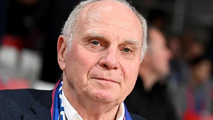 Sein FC Bayern macht Uli Hoeneß gerade viel Freude.