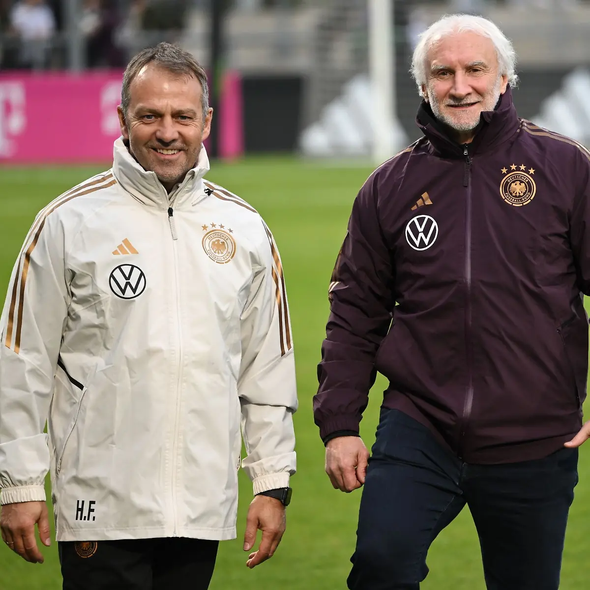 Bundestrainer-und-Sportdirektor-Hansi-Flick-l-und-Rudi-Voeller