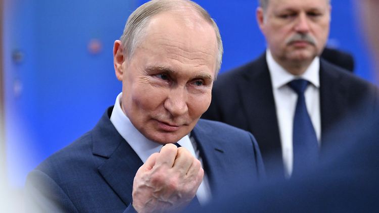 Musk sei ein "Pionier des Weltalls", sagt Putin vor Studierenden.