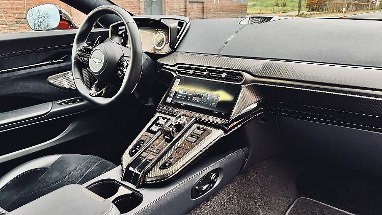 Viel Display ist eine Botschaft an die jüngere Generation. Doch die klassische Drucktaste hat hier ebenfalls noch nicht ausgedient.