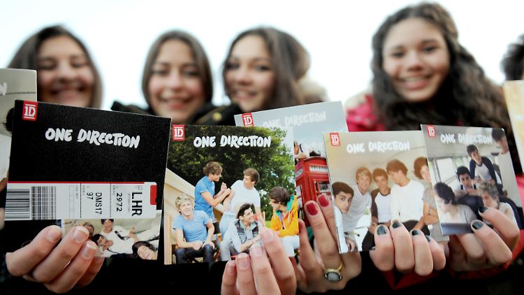 One-Direction-Fans im Jahr 2012 - ob sie die Nachrichten über ihre einstigen Idole wohl weiter verfolgen?