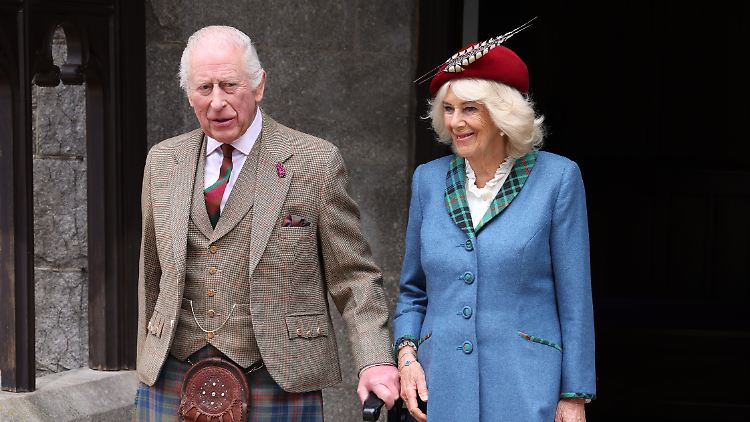 König Charles und Königin Camilla sind zurück aus Italien und stimmen sich nun auf Ostern ein.