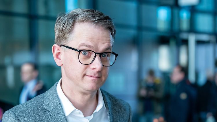 "Klar gab es die Möglichkeit, auch einen Kabinettsposten zu übernehmen", sagte Carsten Linnemann in einem Video, das er auf Insta veröffentlichte. "Aber jeder der mich kennt weiß: Es geht mir immer um die Sache."