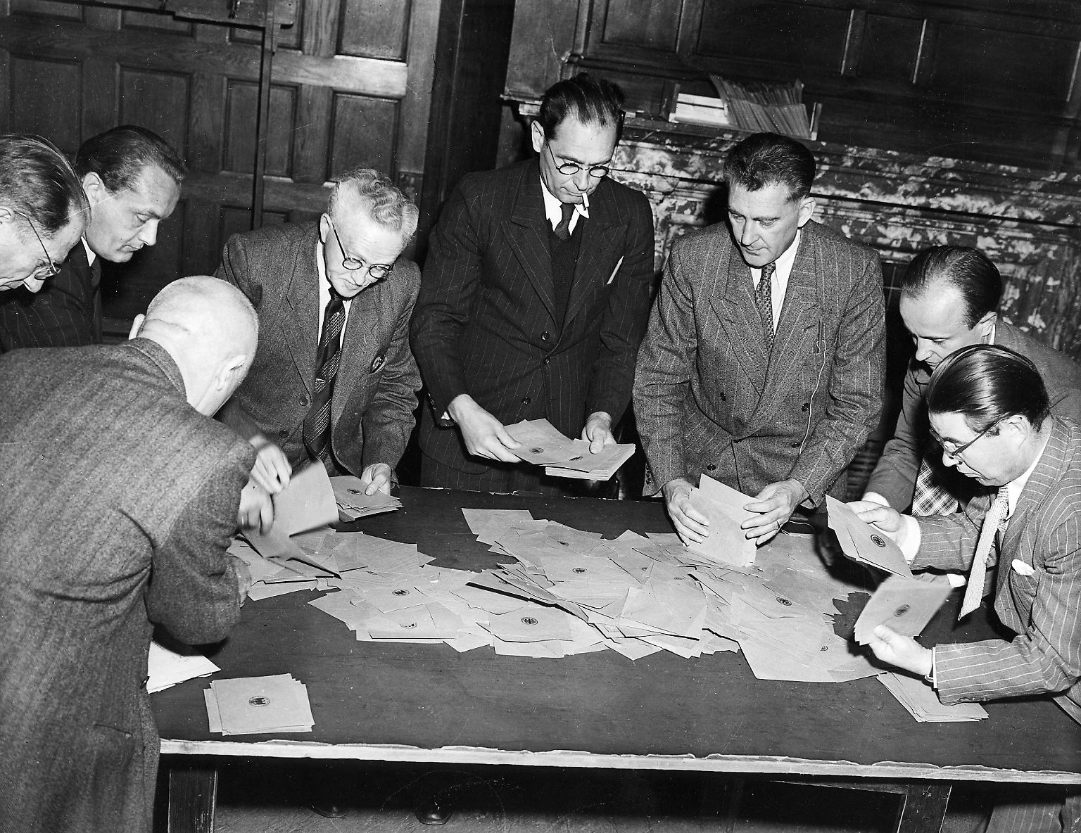 Im Jahr 1949 wählt Deutschland seinen ersten Bundestag.