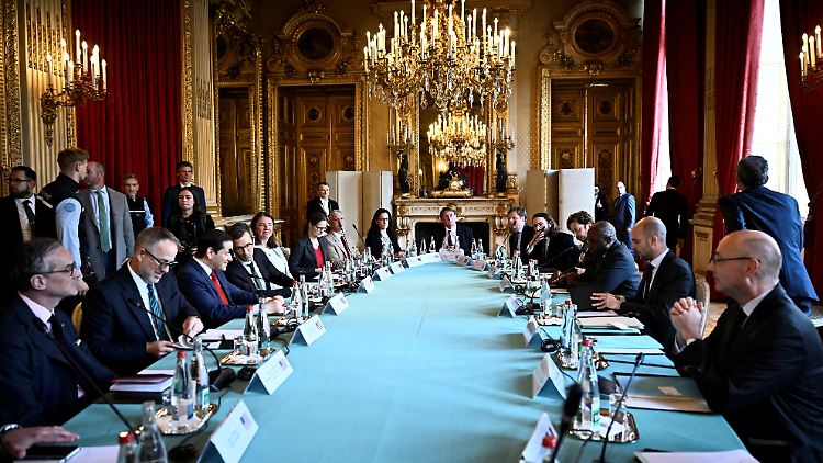 In Paris trafen sich US-Außenminister Rubio und der Sondergesandte Witkoff mit Vertretern Deutschlands, Frankreichs, Großbritanniens und der Ukraine.