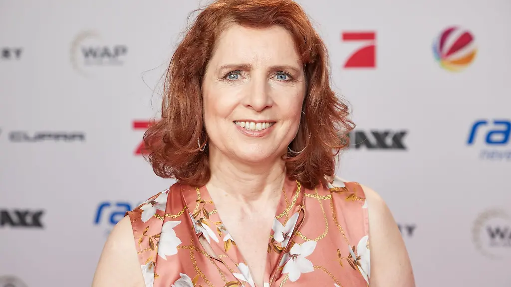 Monica-Lierhaus-Journalistin-steht-auf-dem-Roten-Teppich