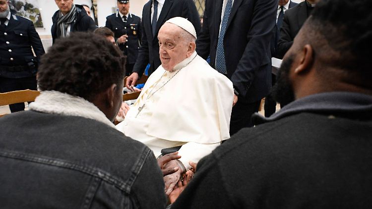 Noch absolviert Papst Franziskus nur wenige öffentliche Auftritte und die im Rollstuhl.