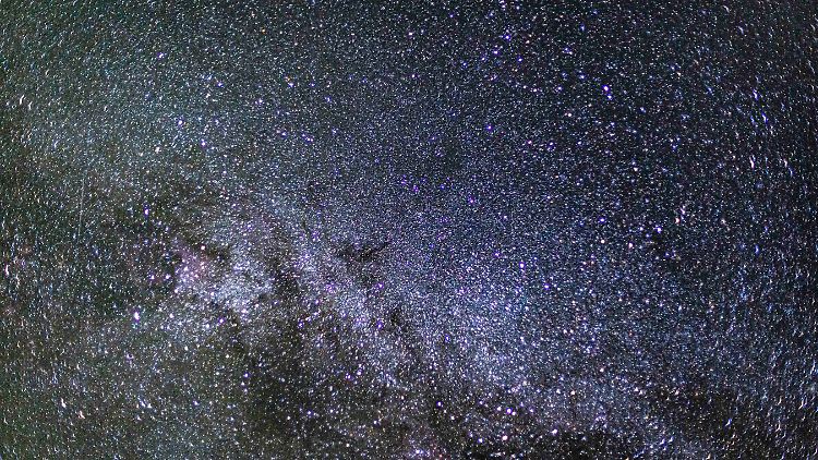 Die Milchstraße ist der sichtbare Teil unserer Galaxie und hier vom Olymp in Griechenland aus fotografiert.