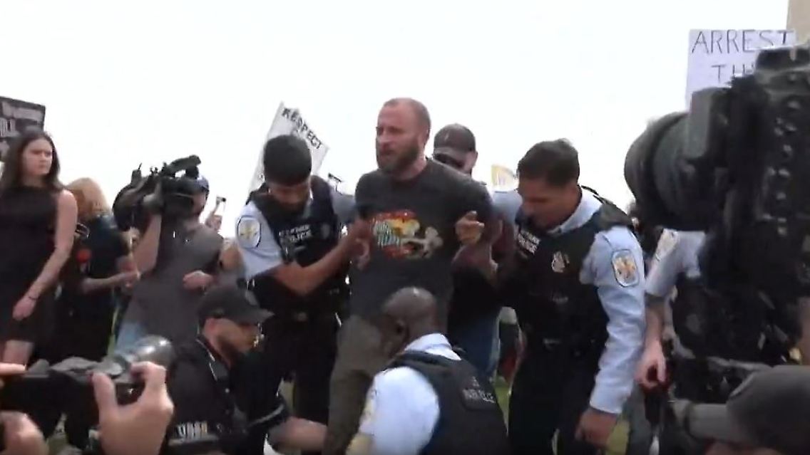 anti-trump.JPG