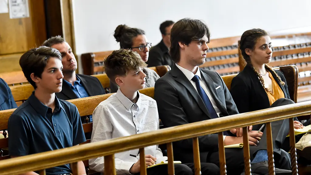 Machen-sich-vor-Gericht-Notizen-Die-Klaegerinnen-und-Klaeger-werfen-Montana-vor-ihnen-durch-die-Klimakrise-Schaden-zugefuegt-zu-haben