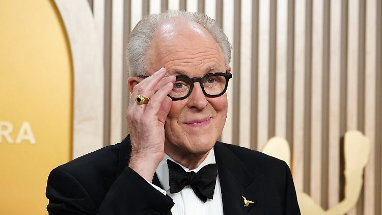 "Ich werde mein Bestes geben", sagt John Lithgow und geht die Sache sportlich an.