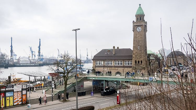 An dem beliebten Touristen-Hotspot Landungsbrücken wurde der Teenager zuletzt gesehen. Stunden später tauchte er in einem weiter entfernten Stadtteil wieder auf.