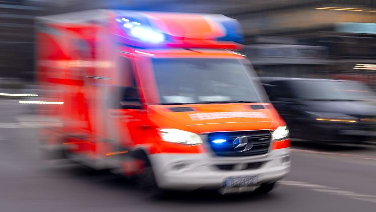Der Krankenwagen konnte weiter zum Einsatz fahren. (Symbolbild)