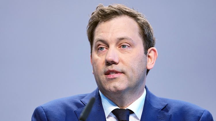 Bei Untätigkeit werden die Rentenbeiträge weiter steigen, mahnt Klingbeil.