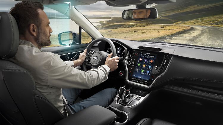 Kamerasysteme, die den Fahrer permanent überwachen, gehören bei vielen Autos, hier der Subaru Outback, mittlerweile zur Serienausstattung.
