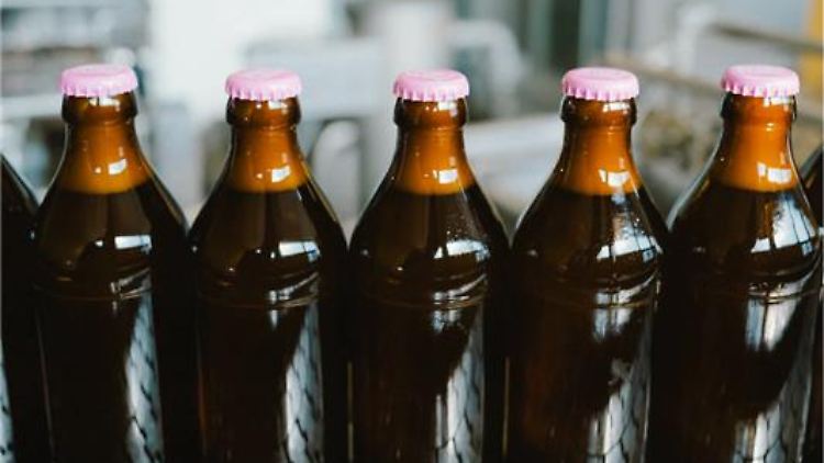 Die Herstellung von alkoholfreiem Bier dauert dreimal so lange wie üblich.