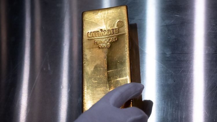 Nach einem weiteren Angriff von US-Präsident Donald Trump gegen den Chef der US-Zentralbank, Jerome Powell, ist der Kurs des Dollar weiter gesunken.