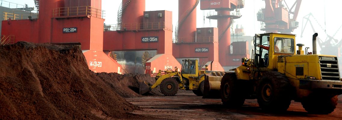 2025-04-04T114553Z_2006361235_RC2YQDALUNOF_RTRMADP_3_USA-TRUMP-CHINA-RAREEARTHS.JPG