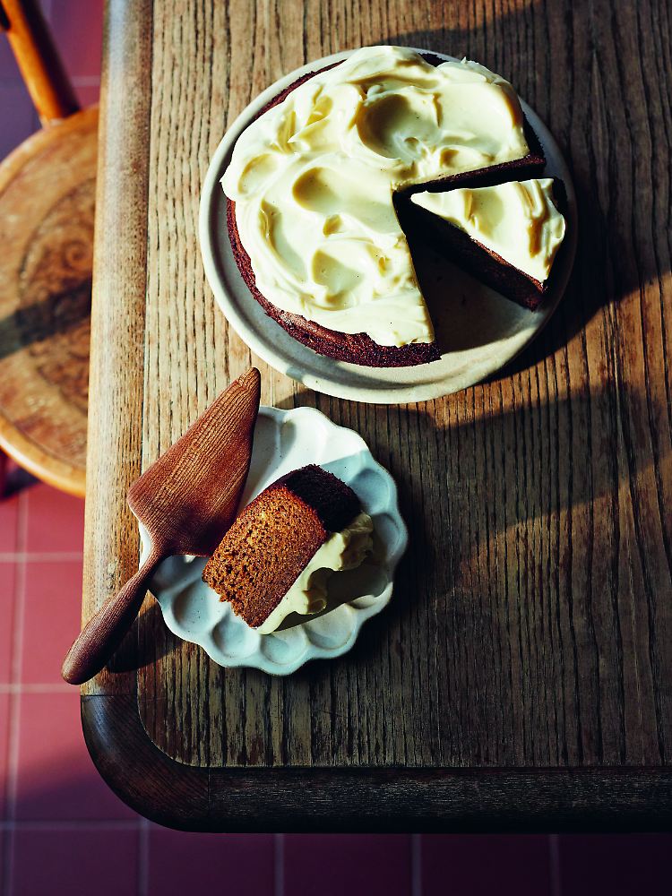 Etwas mehr Aufwand, der sich lohnt: würziger Bananenkuchen mit Piment, Zimt, Ingwer und Muskatnuss.