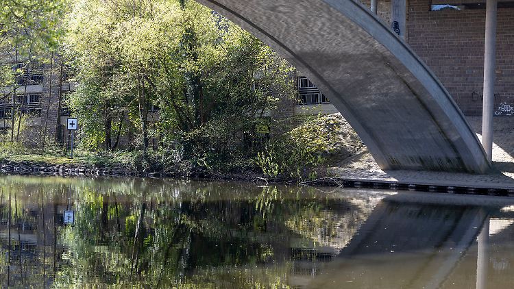 Die Leiche des sechsjährigen Pawlos aus Weilburg wurde am Sonntag in der Lahn entdeckt.
