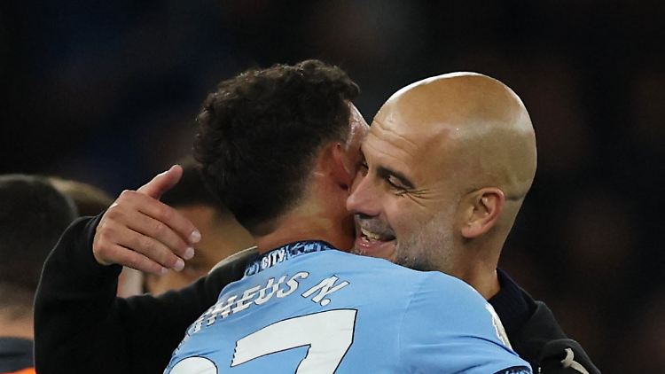 Pep Guardiola bedankt sich bei seinem Matchwinner.