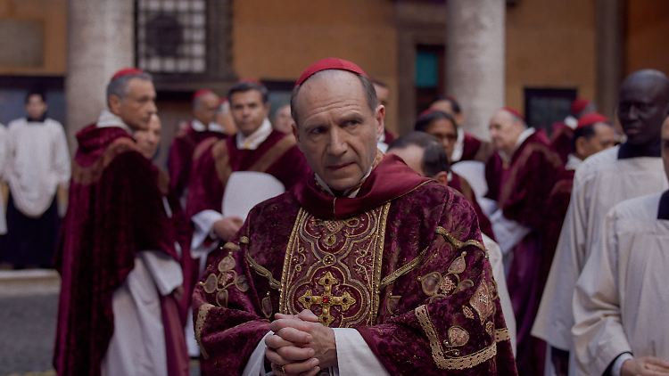 Wird gerade viel zitiert: der Oscar-Gewinner "Konklave" mit Ralph Fiennes in der Hauptrolle.
