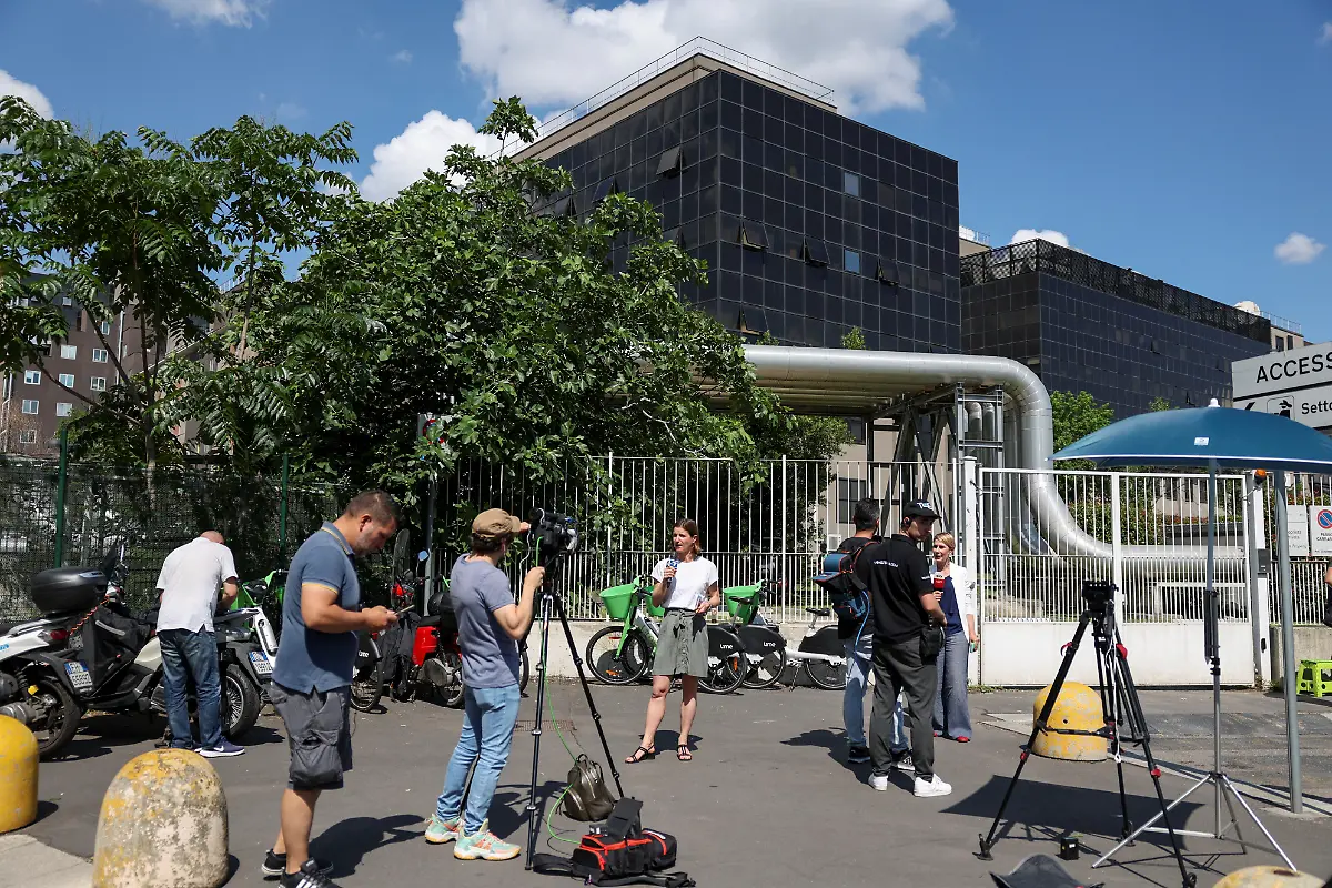 2023-06-12T085545Z-944559417-RC2KH1AKX2XP-RTRMADP-3-ITALY-BERLUSCONI