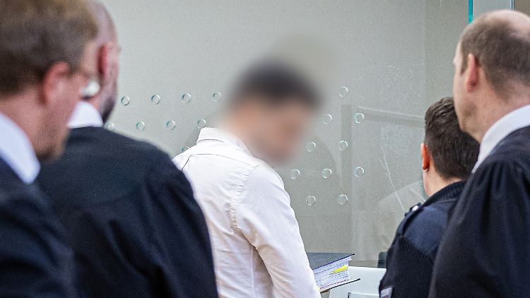 Dem Hannoveraner Staatsanwalt wird Bestechlichkeit in 14 Fällen vorgeworfen.