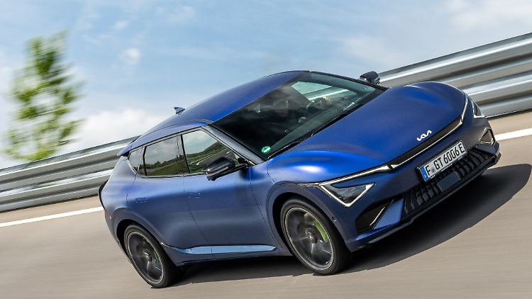 Der Kia EV6 GT ist flott unterwegs. Erst bei 260 Sachen macht der 2,3-Tonner Schluss.