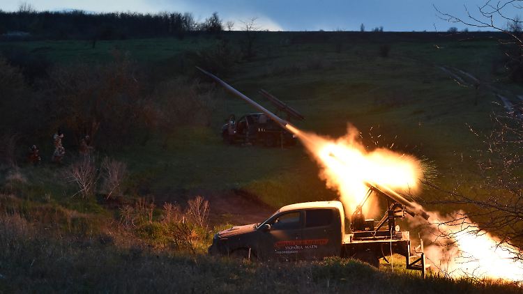 Die derzeitigen Frontlinien böten nicht die strategische Tiefe, die die Ukraine benötige, um sich zuverlässig gegen eine erneute russische Aggression zu verteidigen, schreibt das ISW.