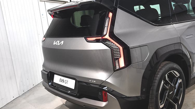 Ein dezentes "GT"-Zeichen an der Heckklappe weist auf den Sonderstatus der kommenden EV9-Version hin.