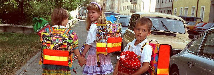Die Ranzen bekamen Reflektorstreifen und fluoreszierende Flächen.