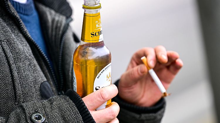 Alkohol ist in Deutschland noch immer viel zu günstig, klagen Wissenschaftler. 