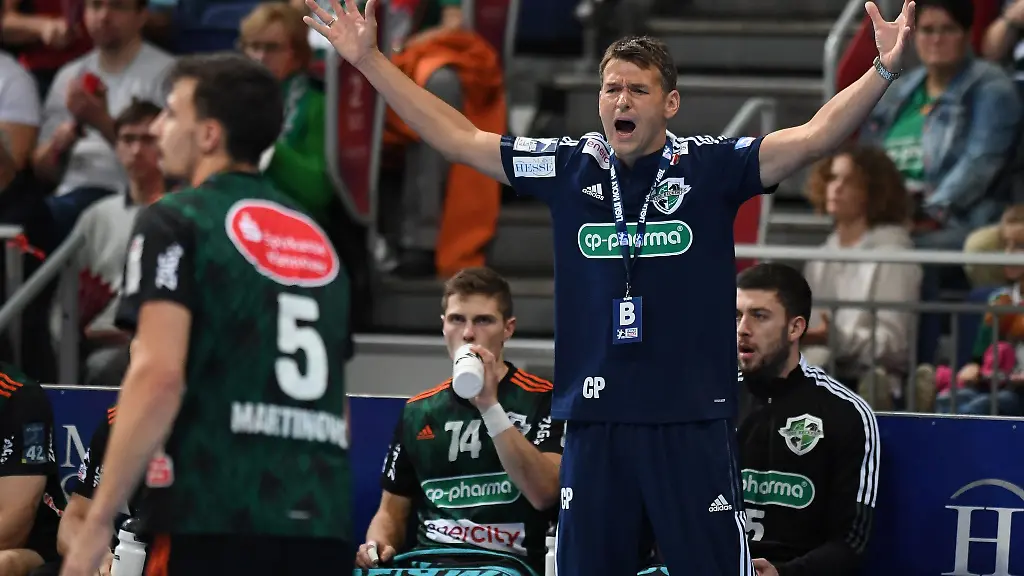 Hannovers-Trainer-Christian-Prokop-gestikuliert