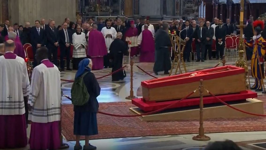 PapstFreundin.JPG