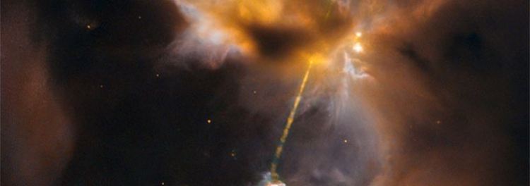 Jahr 26: Das Objekt HH 24 im Orion zeigt eindrucksvoll, wie neugeborene Sterne Materie in Form von Jets ausstoßen. Diese kollidieren mit dem Gas der Umgebung und formen helle Stoßfronten – sogenannte Herbig-Haro-Objekte (daher auch HH).