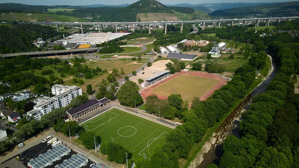 Einer-der-Trainingsplaetze-M-ist-nach-der-Flutkatastrophe-wieder-hergestellt-worden