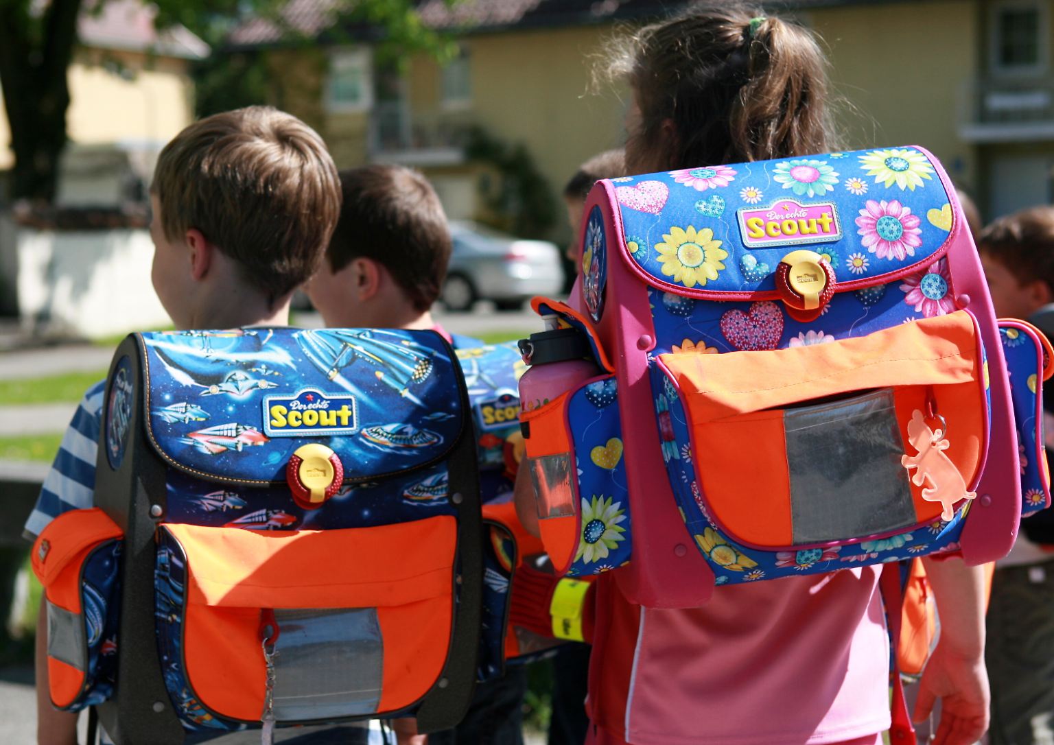 50 Jahre Scout-Tornister: Wie bunte Schulranzen Kinderrücken eroberten ...