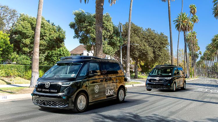 Ab 2026 soll der autonome E-Bulli zunächst in Hamburg und Los Angeles unterwegs sein.