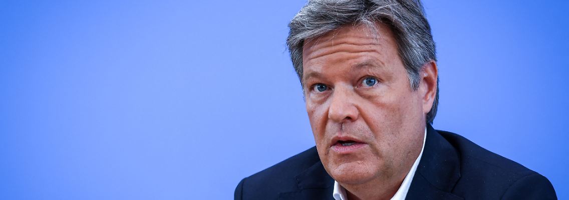 2025-04-24T125944Z_1443614829_RC2C4EA38K18_RTRMADP_3_GERMANY-ECONOMY.JPG