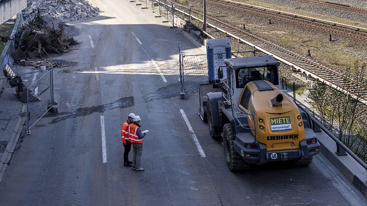 Der Tiefbau wird von öffentlichen Aufträgen für Autobahn-, Brückenbau oder Tunnelsanierung dominiert.
