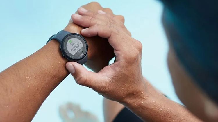 Diese Fitnesstracker halten dicht – auch beim Schwimmen.