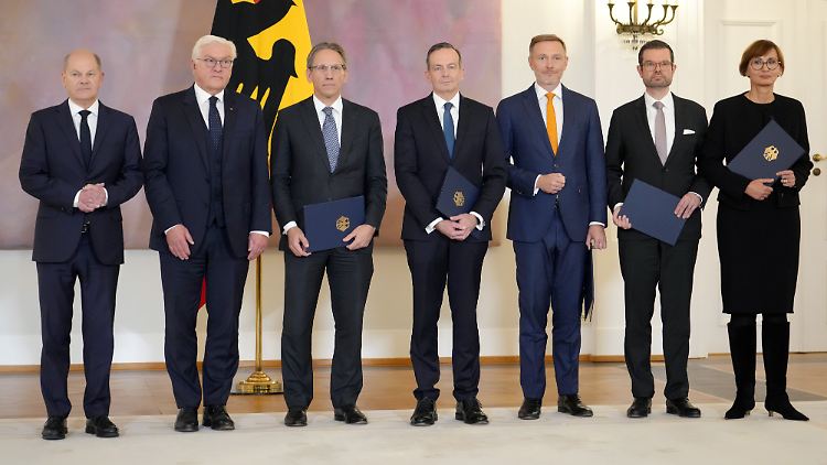 Bis auf Bundespräsident Frank-Walter Steinmeier ist bald niemand der abgebildeten Personen mehr im Amt.