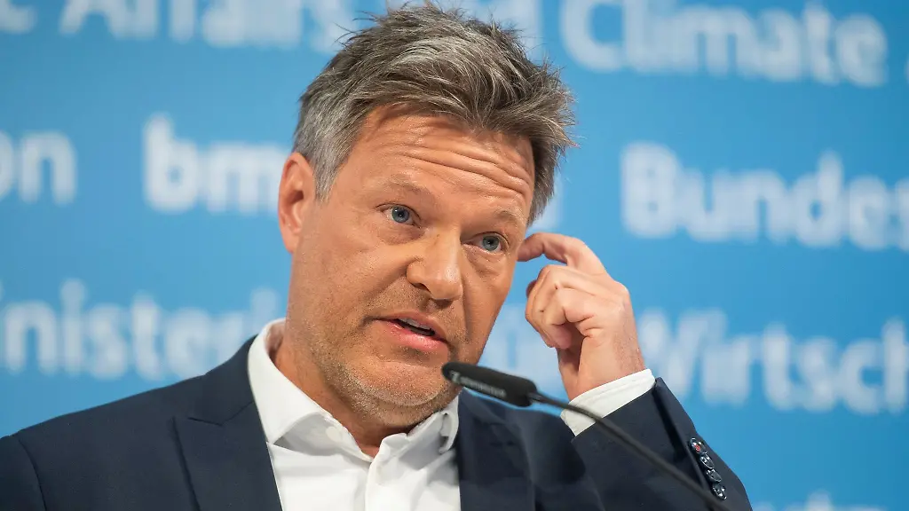 Wirtschaftsminister-Robert-Habeck-spricht-bei-einer-Pressekonferenz