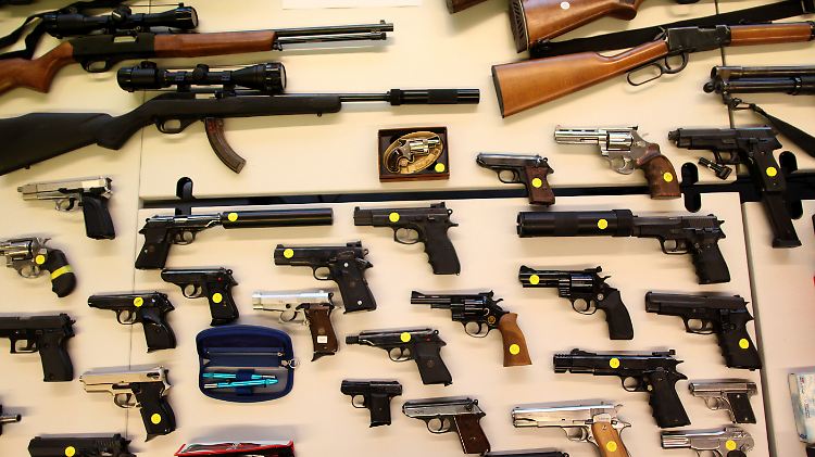 Beschlagnahmte, illegale Waffen: Nicht einmal die genaue Anzahl legaler Pistolen und Gewehre ist bislang bekannt.
