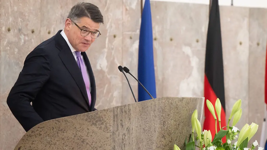 Boris-Rhein-CDU-Ministerpraesident-von-Hessen-spricht-waehrend-des-Festakts