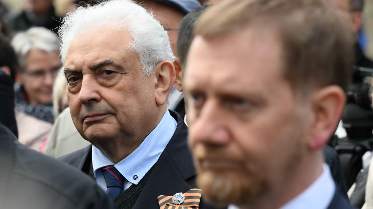 Michael Kretschmer (im Vordergrund) hatte dem russischen Botschafter Sergej Netschajew einiges zu sagen.